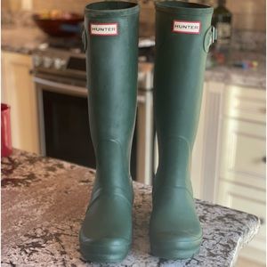 Forest green Hunter boots in good condition